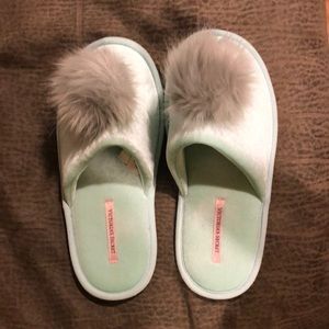 VS Pom Pom Slippers- Large